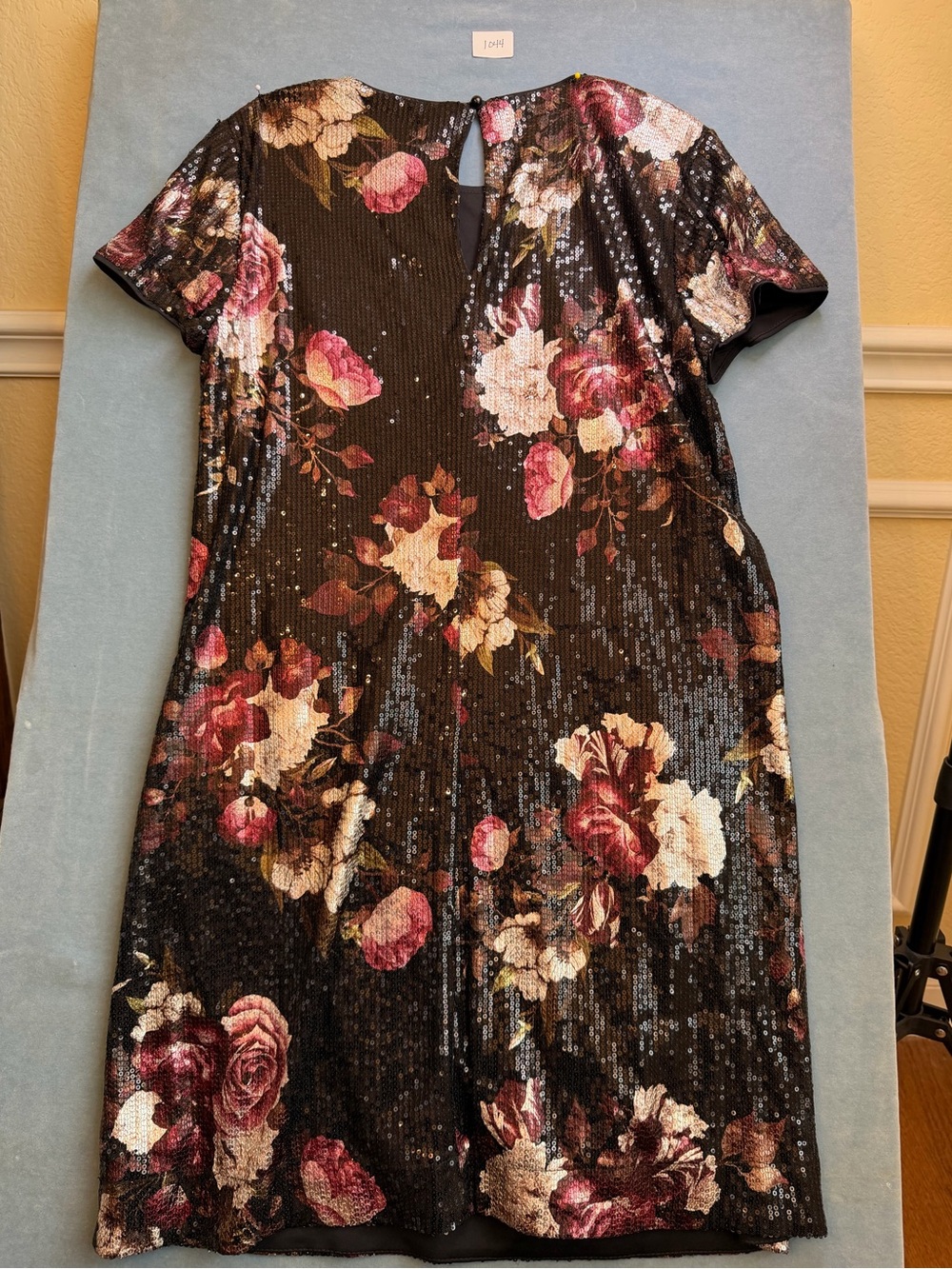 London Times Sequined Short Sleeve Party Dress - Black with Rose Print
